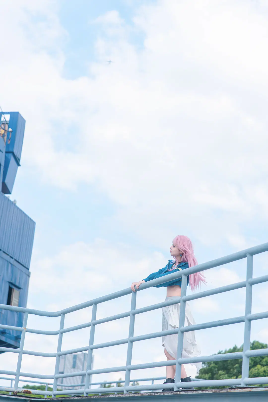 【千早愛音 コスプレ】『MyGO!!!!!』ピンクのロングヘアとミントグリーンのギターが織りなす屋上の邂逅 - Zhu.SAMA🔦📷 - 7枚目