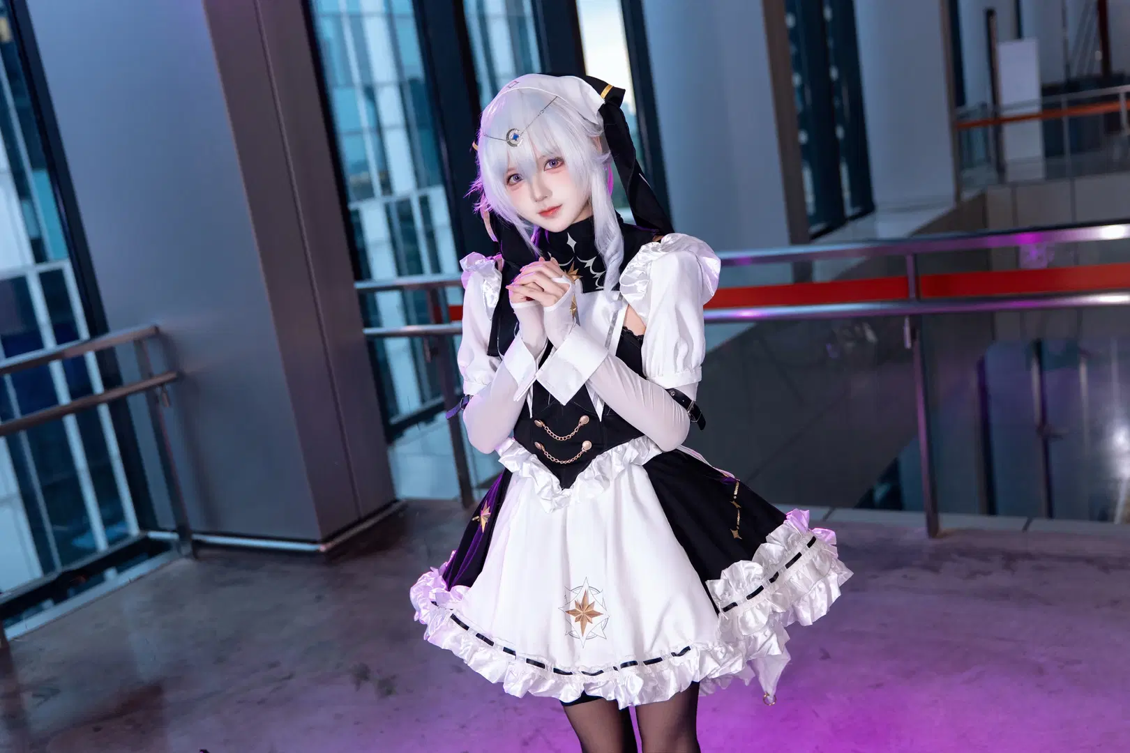 [Celestia cosplay] Strinova Celestia CICF Expo convention photos, black-and-white maid style under purple light by Kirito君 - Image 5