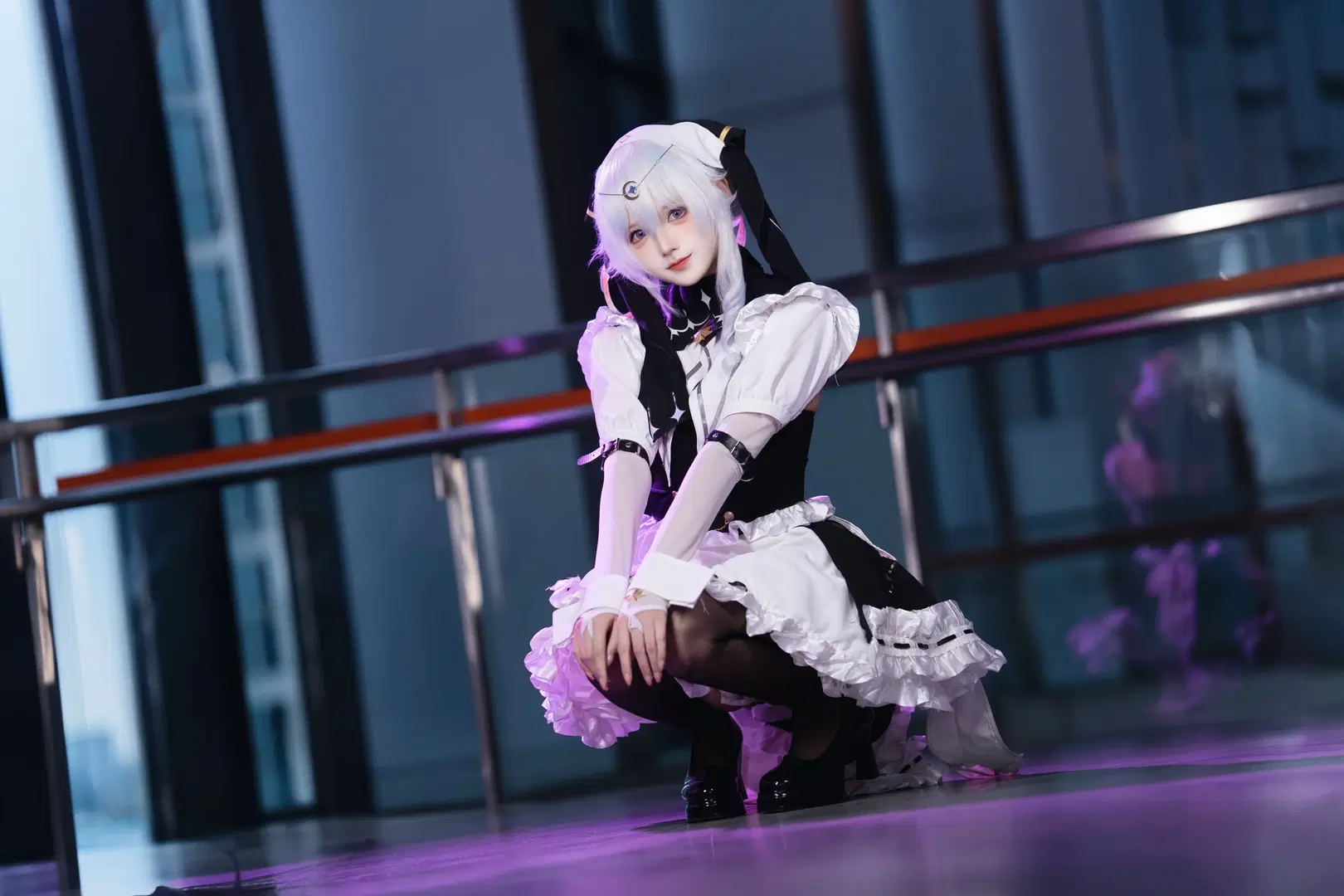 [Celestia cosplay] Strinova Celestia CICF Expo convention photos, black-and-white maid style under purple light by Kirito君 - Image 6