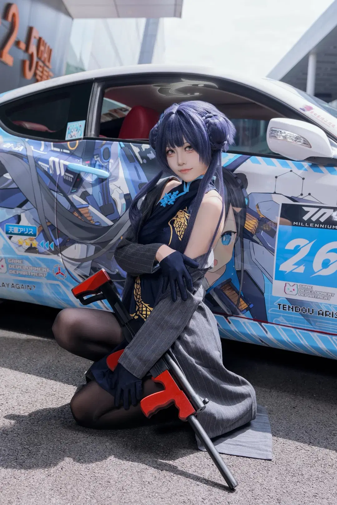 【龍華妃咲cos】蔚藍檔案痛車旁的旗袍西裝造型 - Kirito君 - 第2張