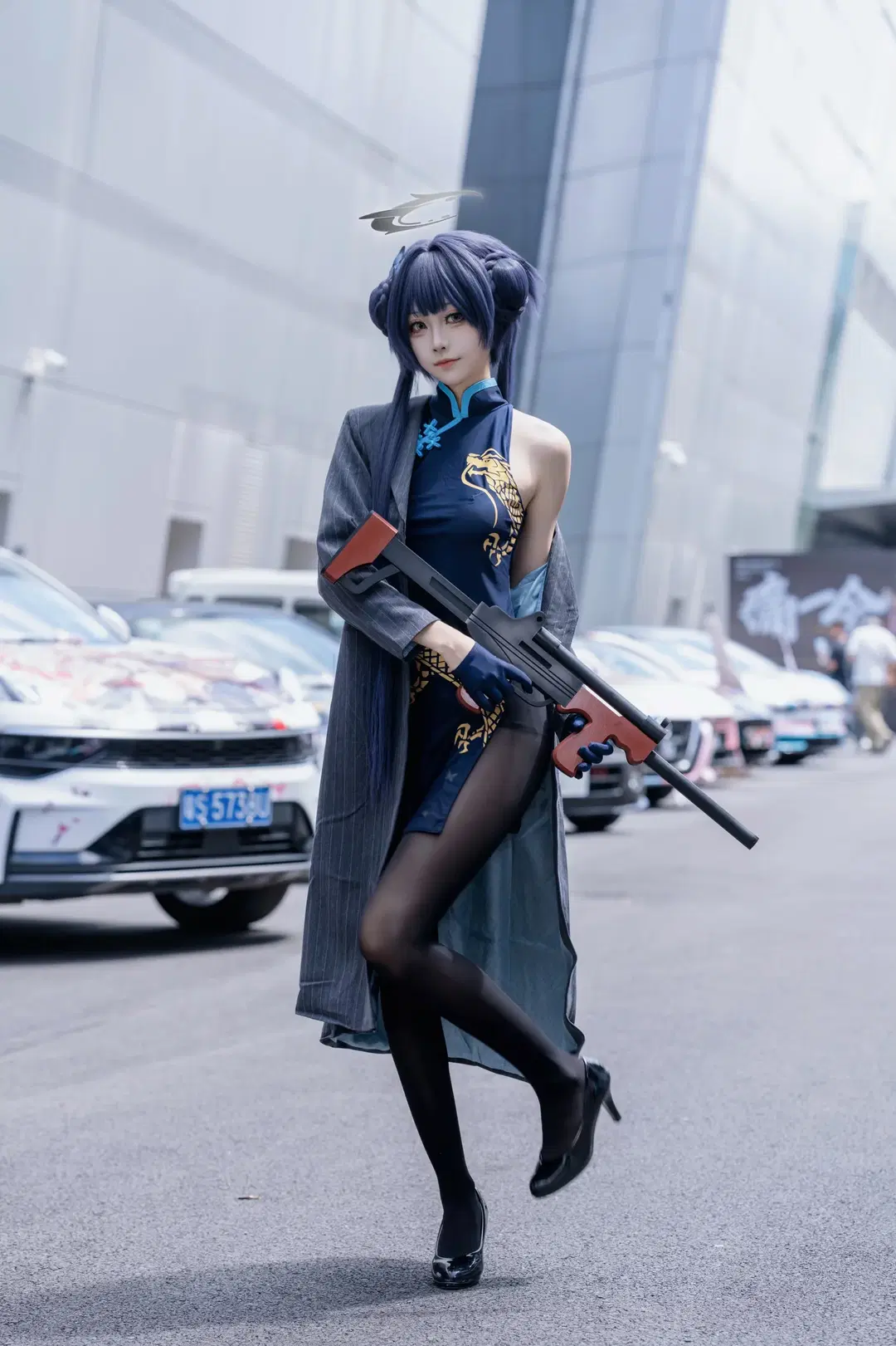 【龍華妃咲cos】蔚藍檔案痛車旁的旗袍西裝造型 - Kirito君 - 第4張