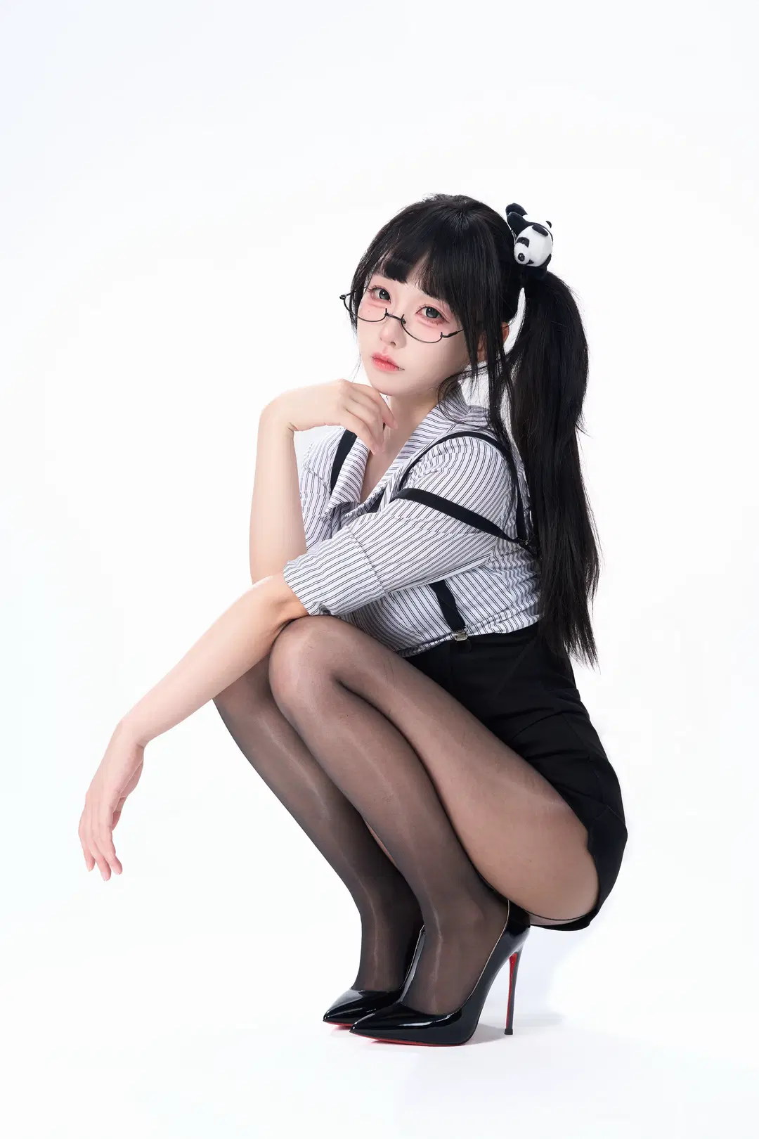 corporate slave OL Theme Studio Shoot: studio photoshoot poses Practice with Black Stockings and Red-Sole Heels by 是橘子啊i - Image 5