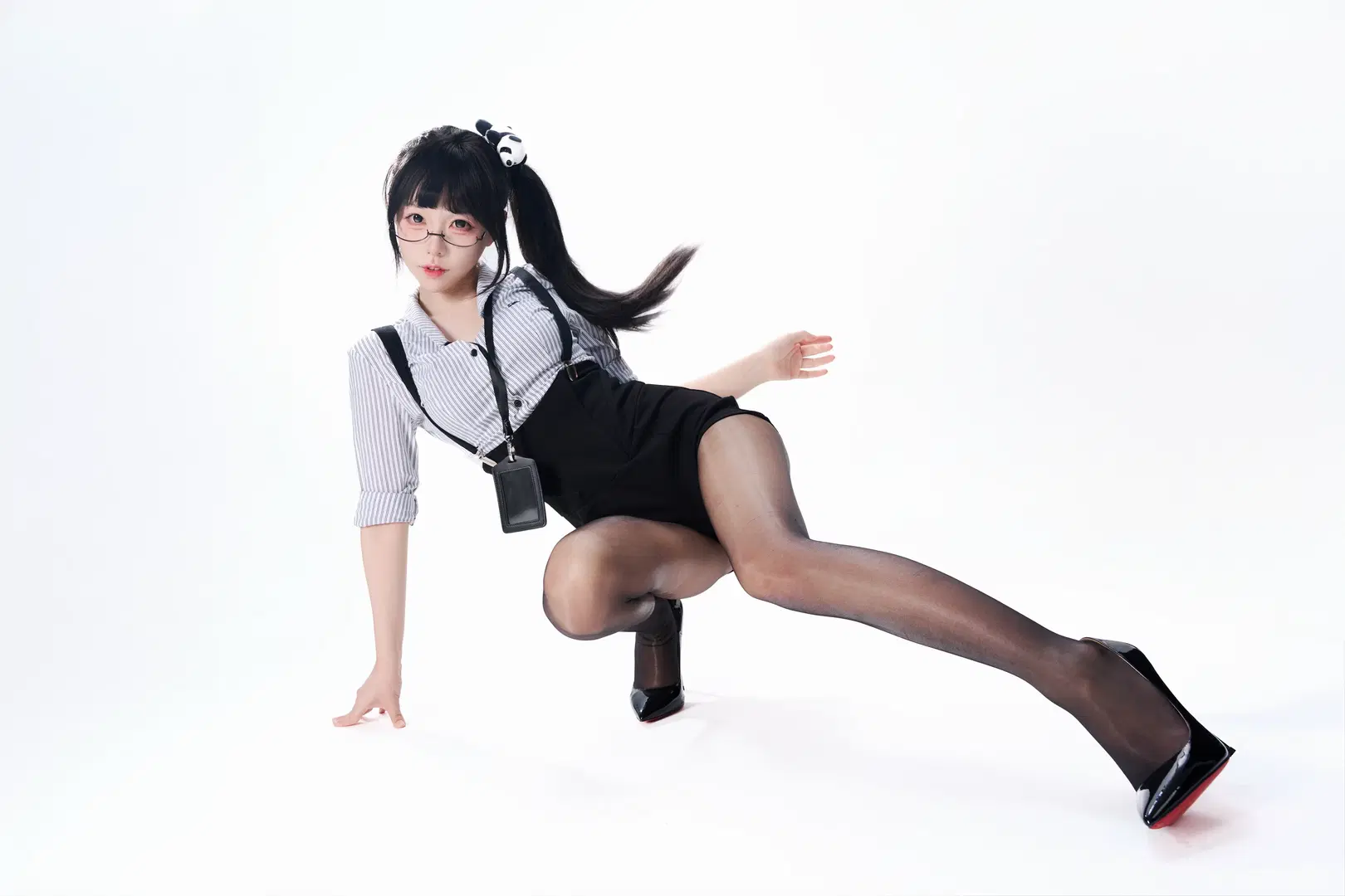 corporate slave OL Theme Studio Shoot: studio photoshoot poses Practice with Black Stockings and Red-Sole Heels by 是橘子啊i - Image 7