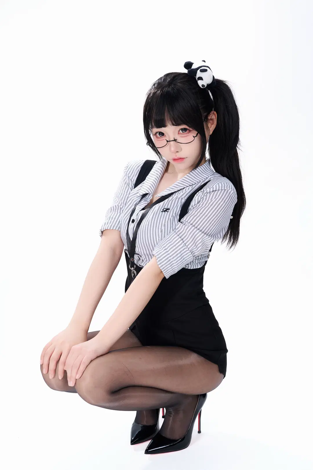 corporate slave OL Theme Studio Shoot: studio photoshoot poses Practice with Black Stockings and Red-Sole Heels by 是橘子啊i - Image 8