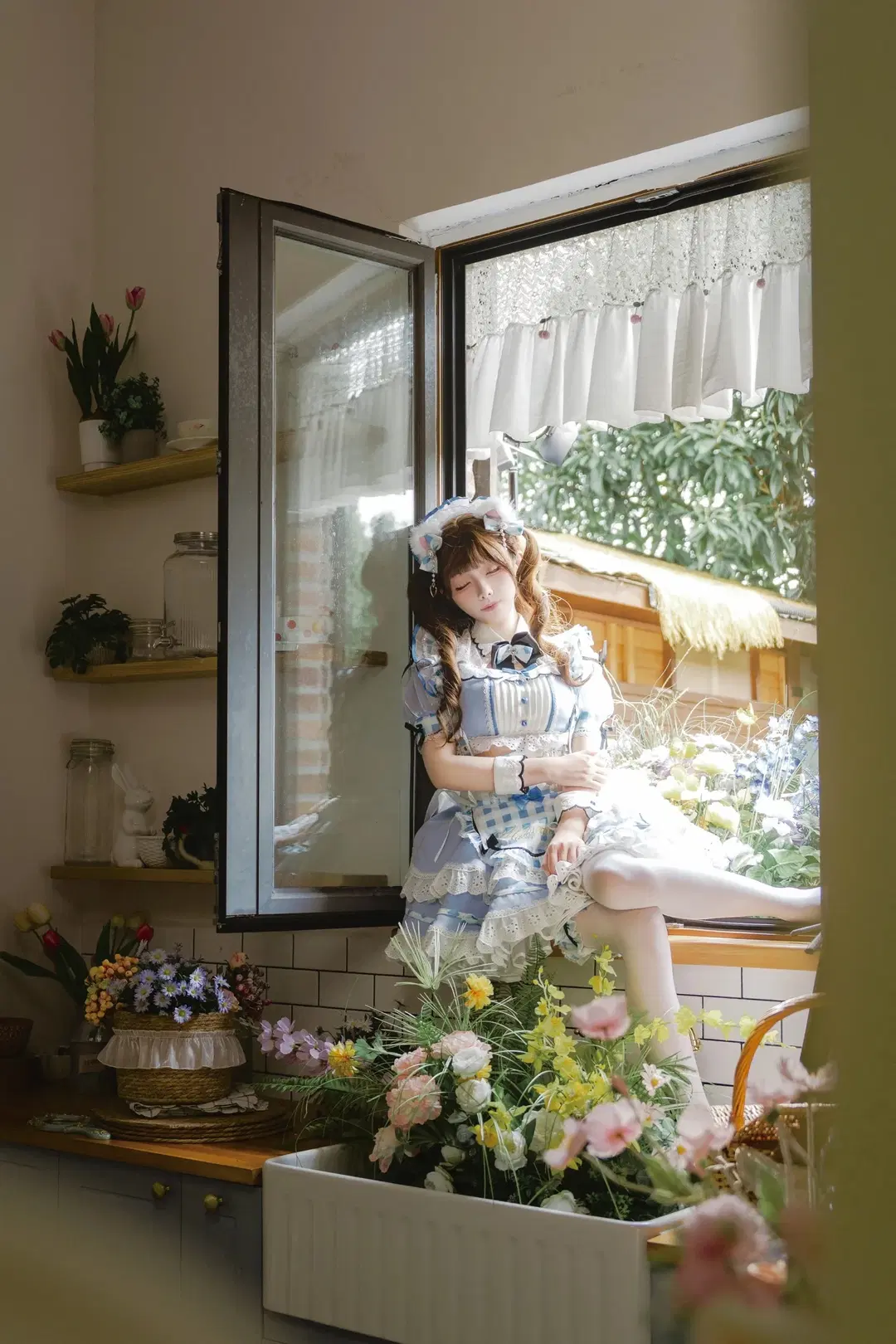 青白チェック柄のメイド服で撮影、でも本当に疲れ果てました - 是橘子啊i - 3枚目