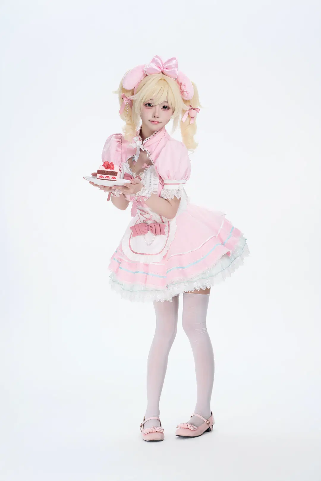 Pink and White Maid Outfit Paired with Over-the-Knee White stockings: This Anime Studio Shoot is Pure Sweetness by 是橘子啊i - Image 7
