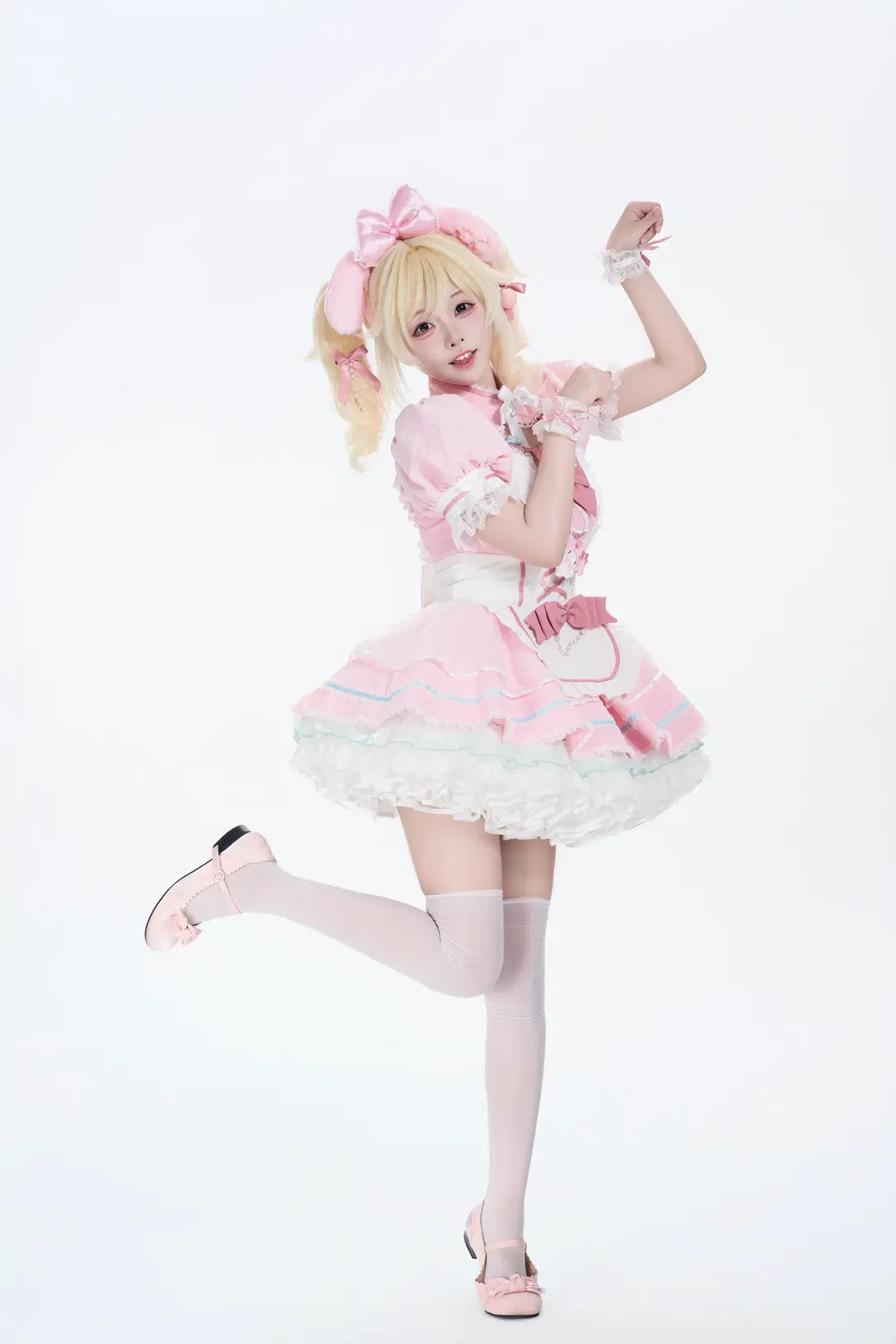 Pink and White Maid Outfit Paired with Over-the-Knee White stockings: This Anime Studio Shoot is Pure Sweetness by 是橘子啊i - Image 8