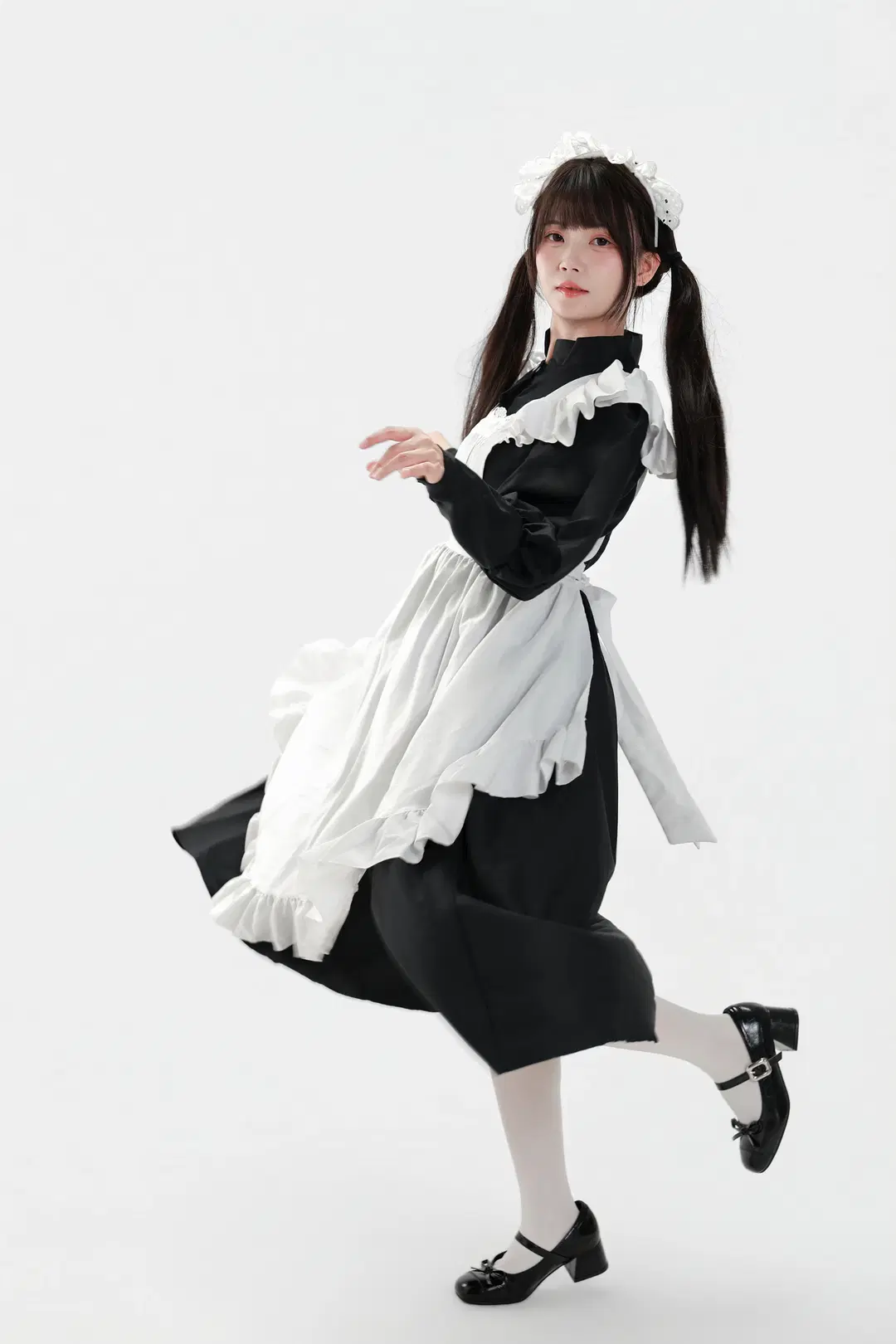 白棚双马尾女仆装动作参考，甜妹感拉满的拍照姿势分享 - Vera露露儿__ - 第3张