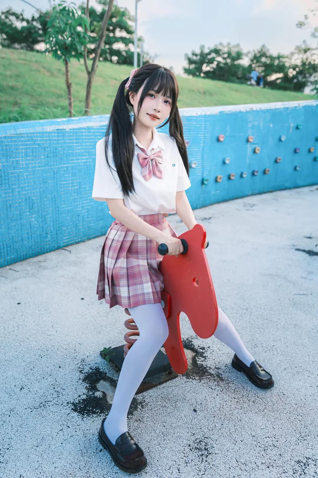 遊樂園裡的JK制服雙馬尾元氣少女 - Vera露露儿__ - 第12張