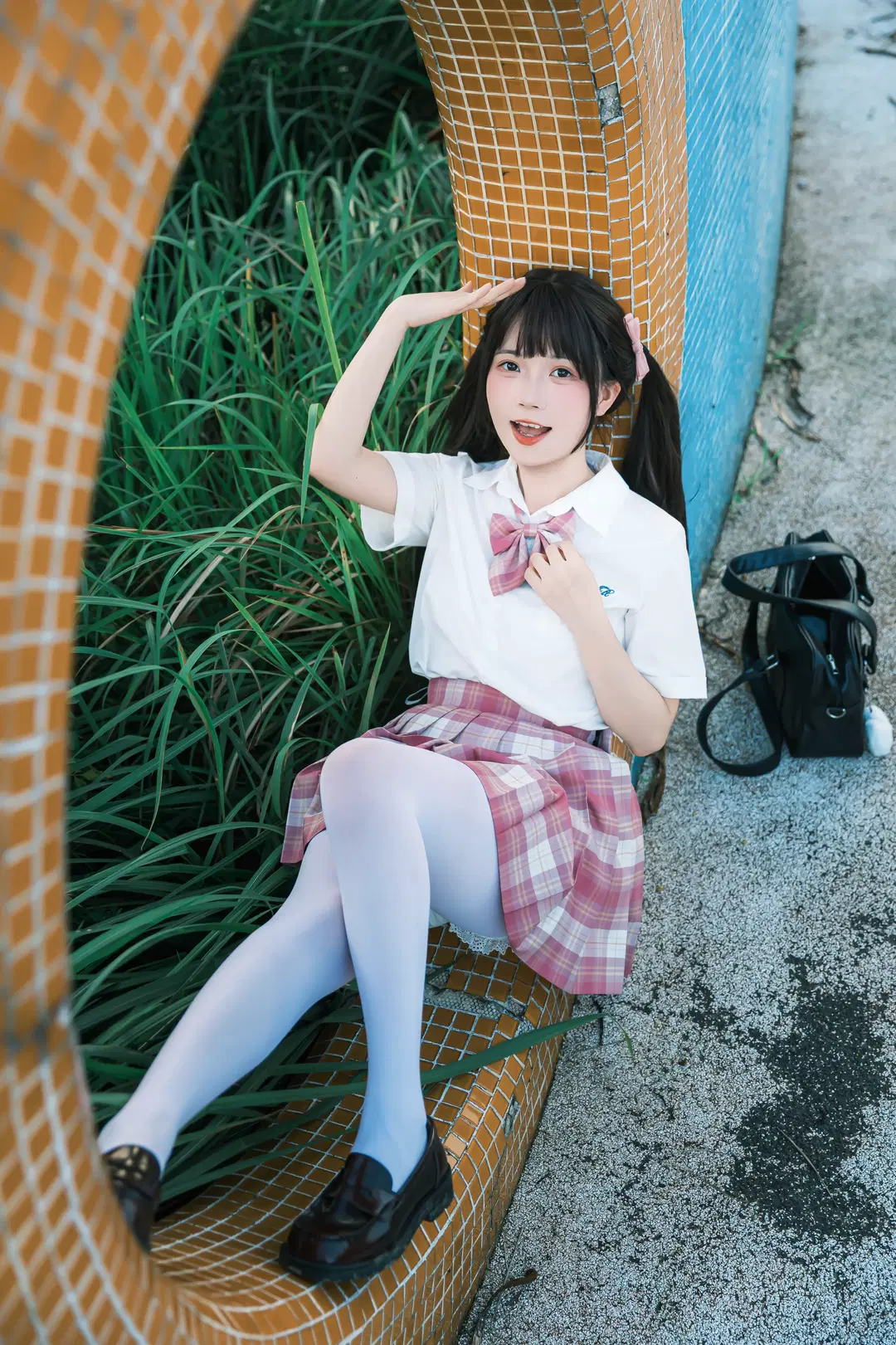 遊樂園裡的JK制服雙馬尾元氣少女 - Vera露露儿__ - 第2張