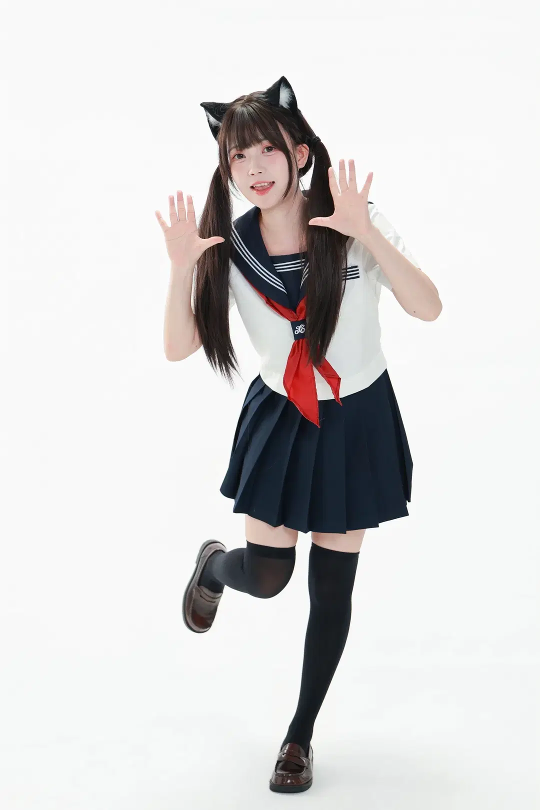 水手服双马尾的元气站姿参考 - Vera露露儿__ - 第3张