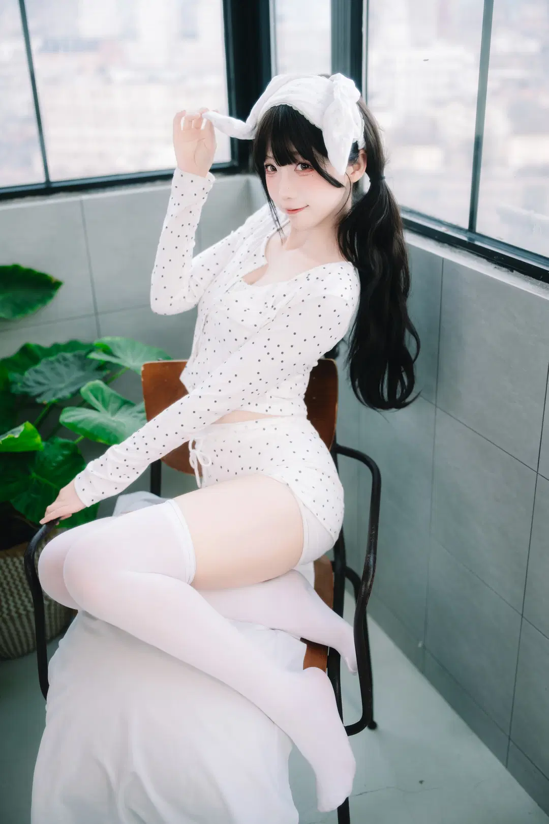 コスプレ, 雰囲気のある写真, 白ストッキング, 水玉パジャマ, ふわふわ系可愛い女の子