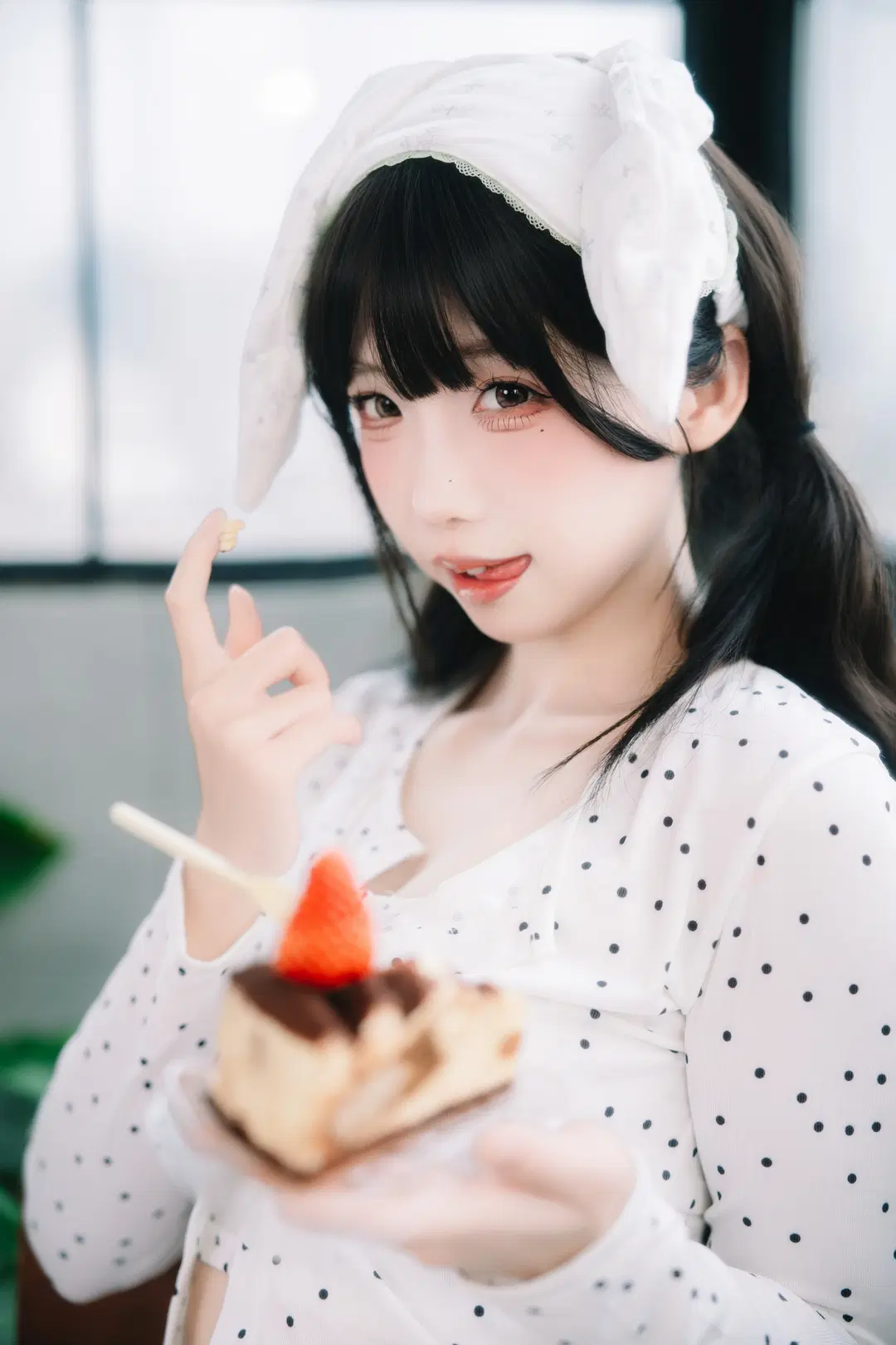 波點居家服與白絲兔耳，軟萌甜妹的宅家氛圍感寫真 - Vacancy1007 - 第4張