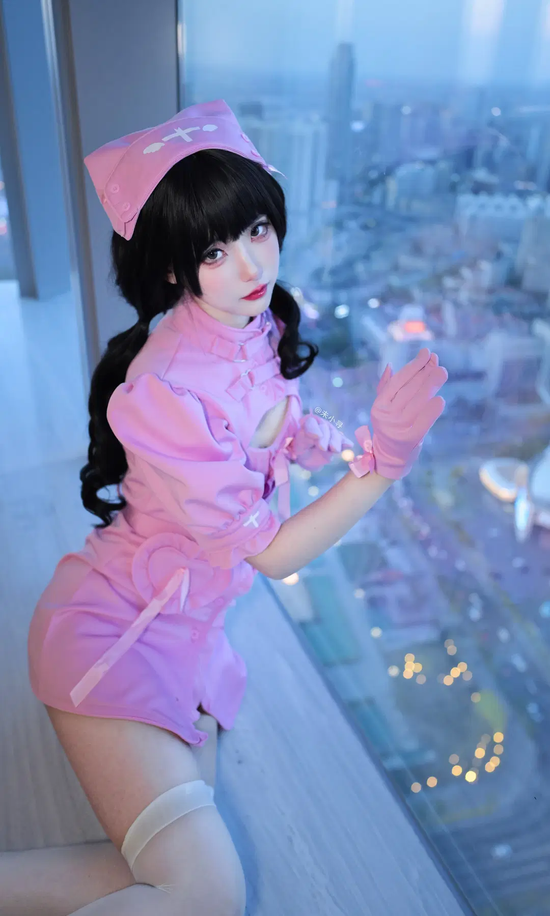 日本風ブルートーンのピンクナース服、コンラッド高層階での撮影記録 - Dr.Chocolate - 2枚目