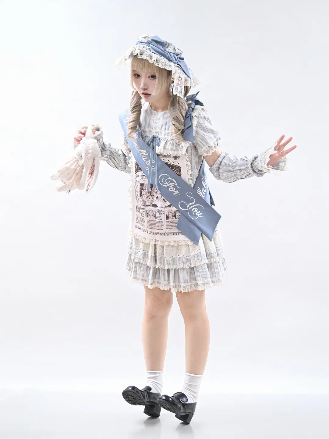 Falling down the rabbit hole: Lolita outfit coordination without the stiff doll look and Photography pose reference share by 果七 - Image 10