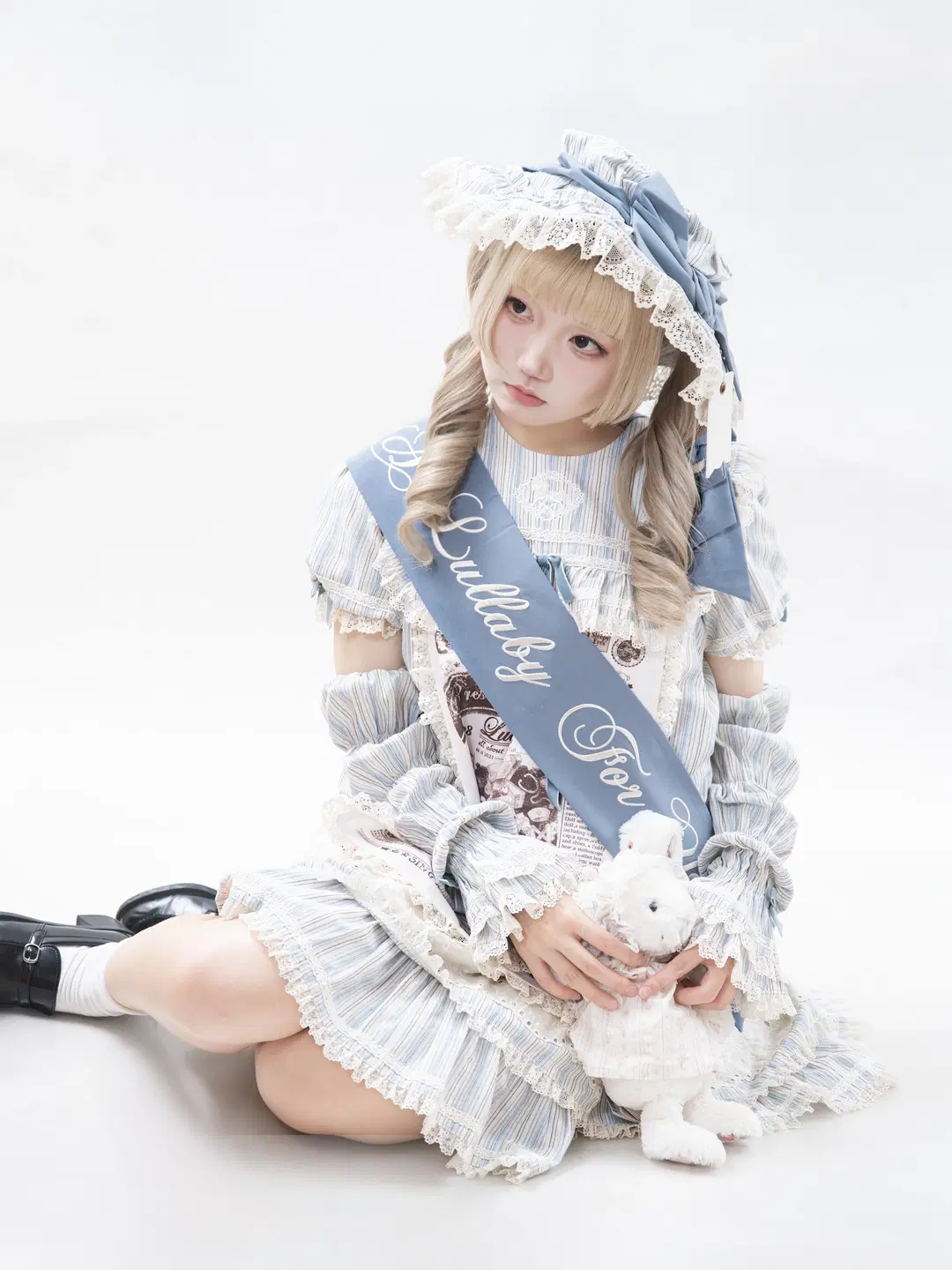 Falling down the rabbit hole: Lolita outfit coordination without the stiff doll look and Photography pose reference share by 果七 - Image 11