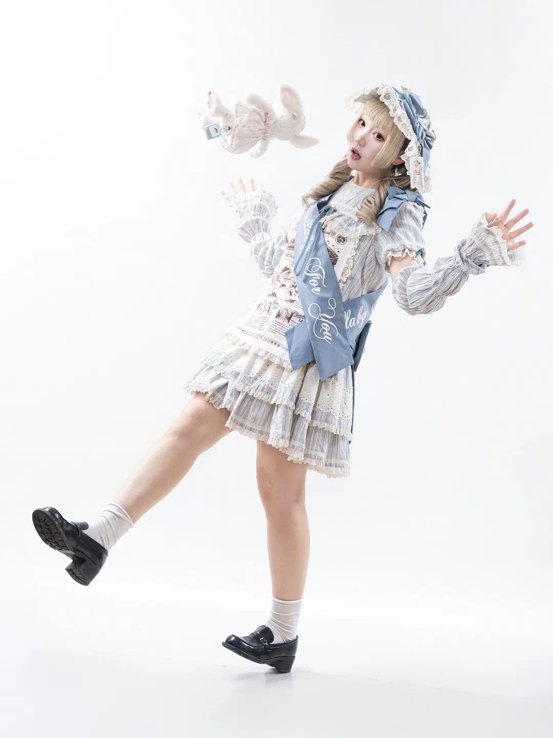Falling down the rabbit hole: Lolita outfit coordination without the stiff doll look and Photography pose reference share by 果七 - Image 12