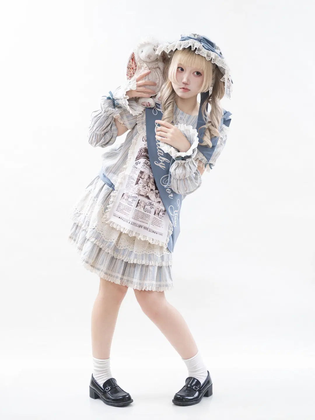 Falling down the rabbit hole: Lolita outfit coordination without the stiff doll look and Photography pose reference share by 果七 - Image 3