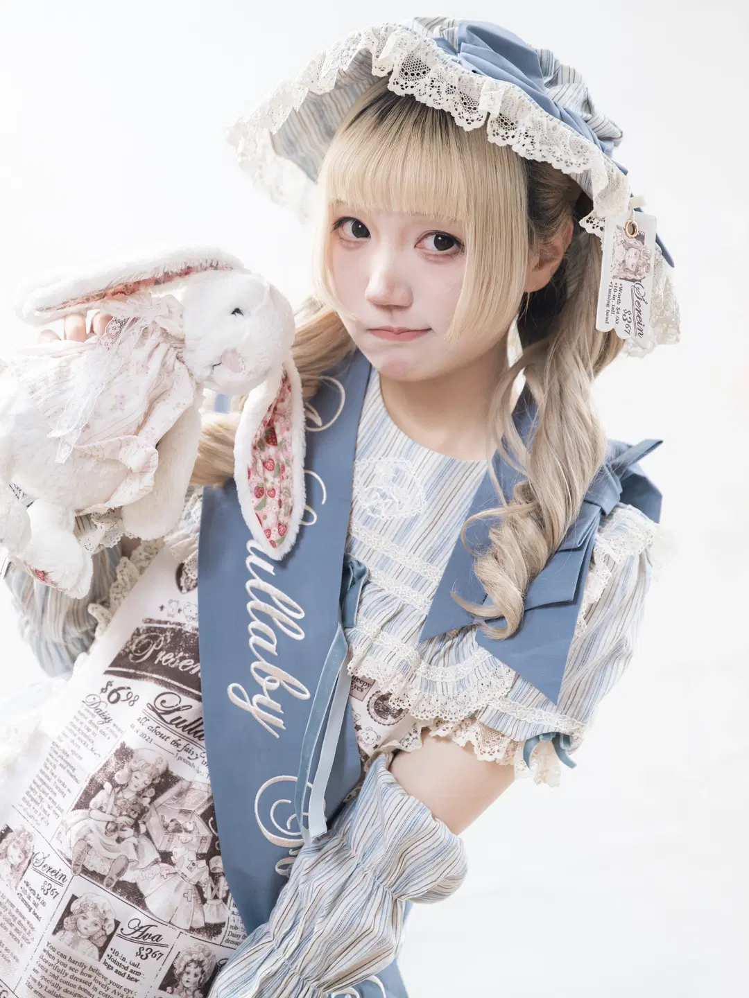 Falling down the rabbit hole: Lolita outfit coordination without the stiff doll look and Photography pose reference share by 果七 - Image 7