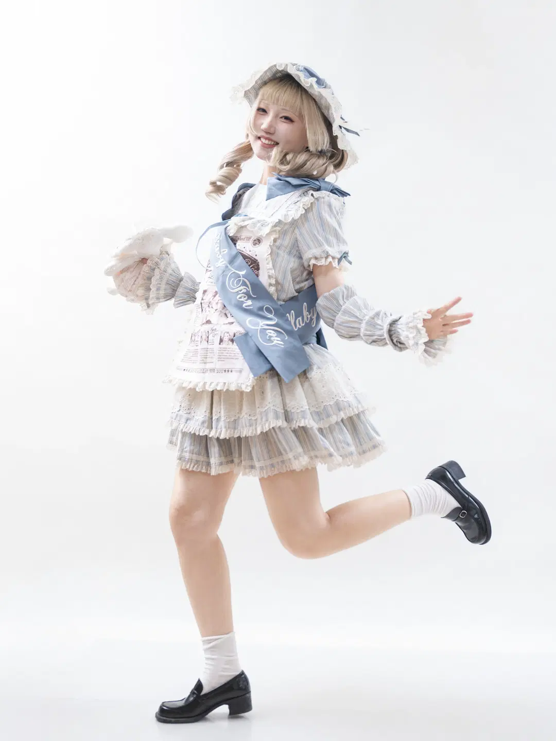 Falling down the rabbit hole: Lolita outfit coordination without the stiff doll look and Photography pose reference share by 果七 - Image 8