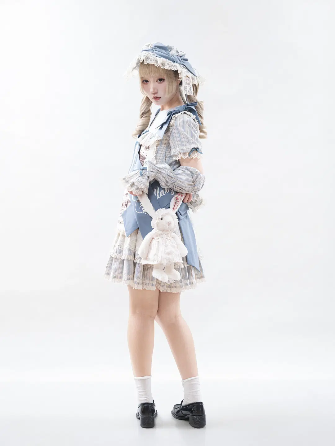 Falling down the rabbit hole: Lolita outfit coordination without the stiff doll look and Photography pose reference share by 果七 - Image 9