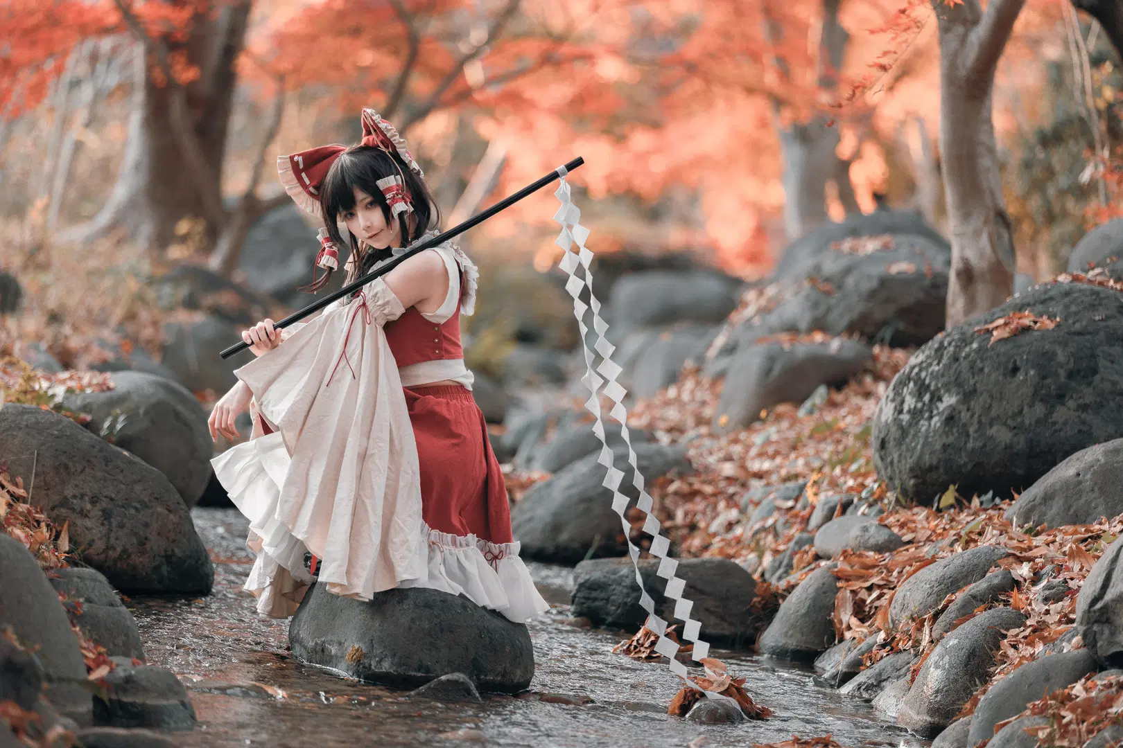 Reimu Hakurei Cosplay, Touhou Project, White stockings, Autumn photoshoot, maple leaves location shoot