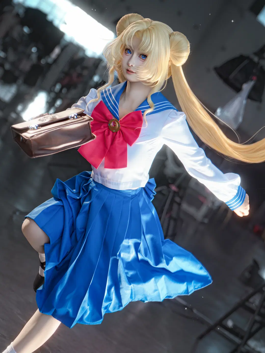 [Usagi Tsukino cosplay] Sailor Moon Sprinting to School with Toast in Mouth by 轩叉子 - Image 2