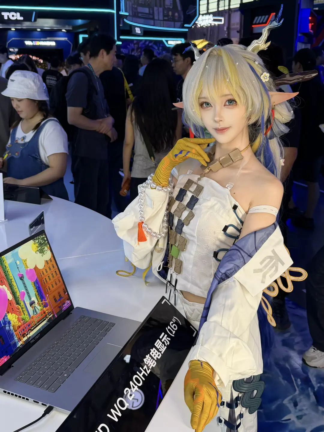 【シュウ コスプレ】アークナイツの歳一家がチャイナジョイで大型スクリーン選び - 懒塔塔💤 - 7枚目