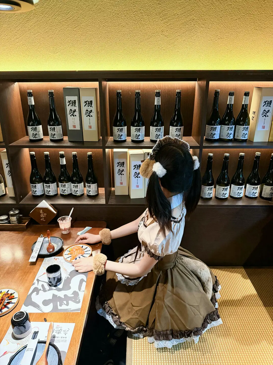 【Shiba Inu maid cosplay】Visiting a Japanese Izakaya in a Clearstone maid outfit: Outfit Details Included by 休眠小羊 - Image 2