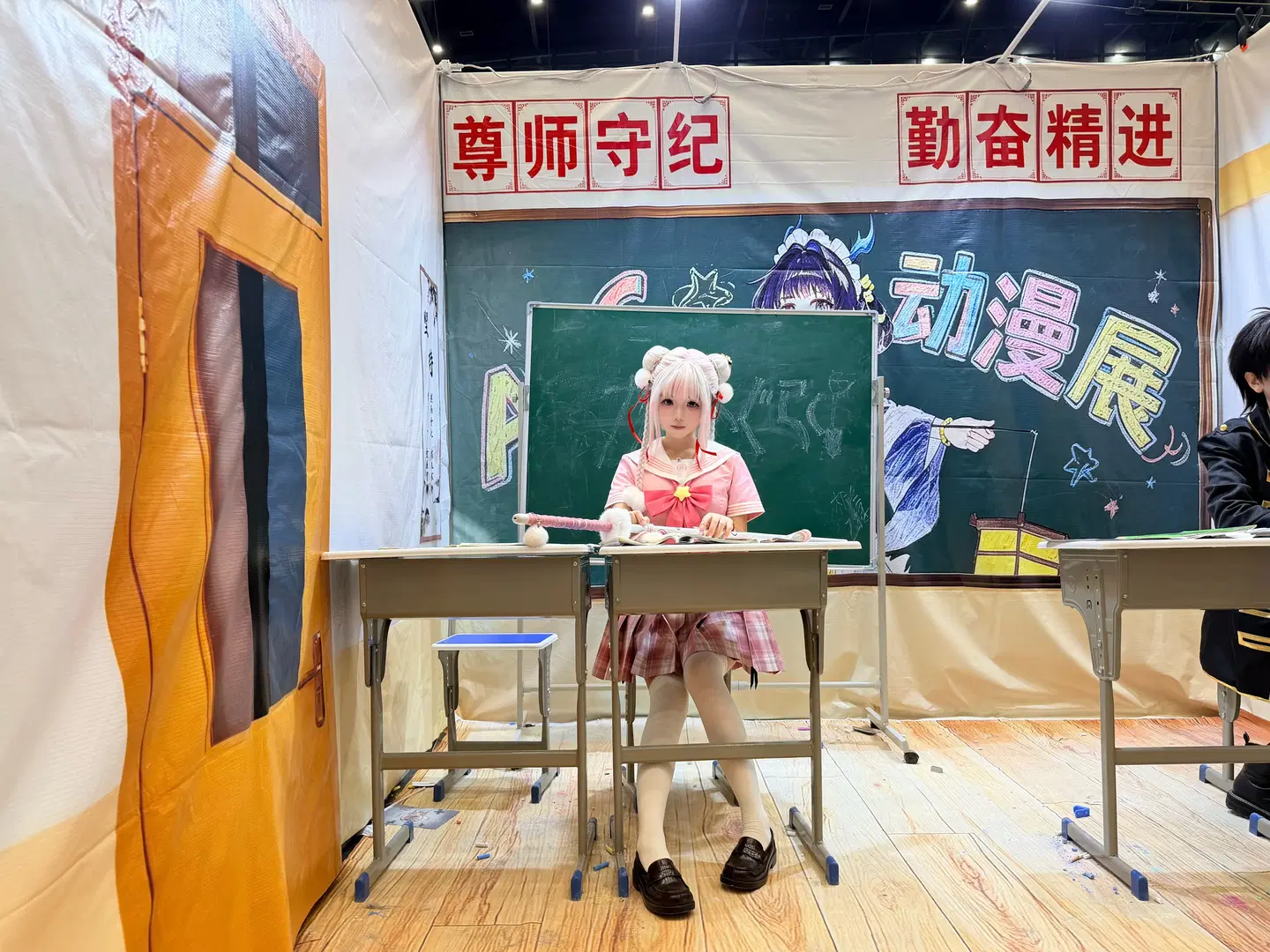 【胡桃cos】永劫無間胡桃的校園風穿搭，坐在課桌前等你下課 - 休眠小羊 - 第2張