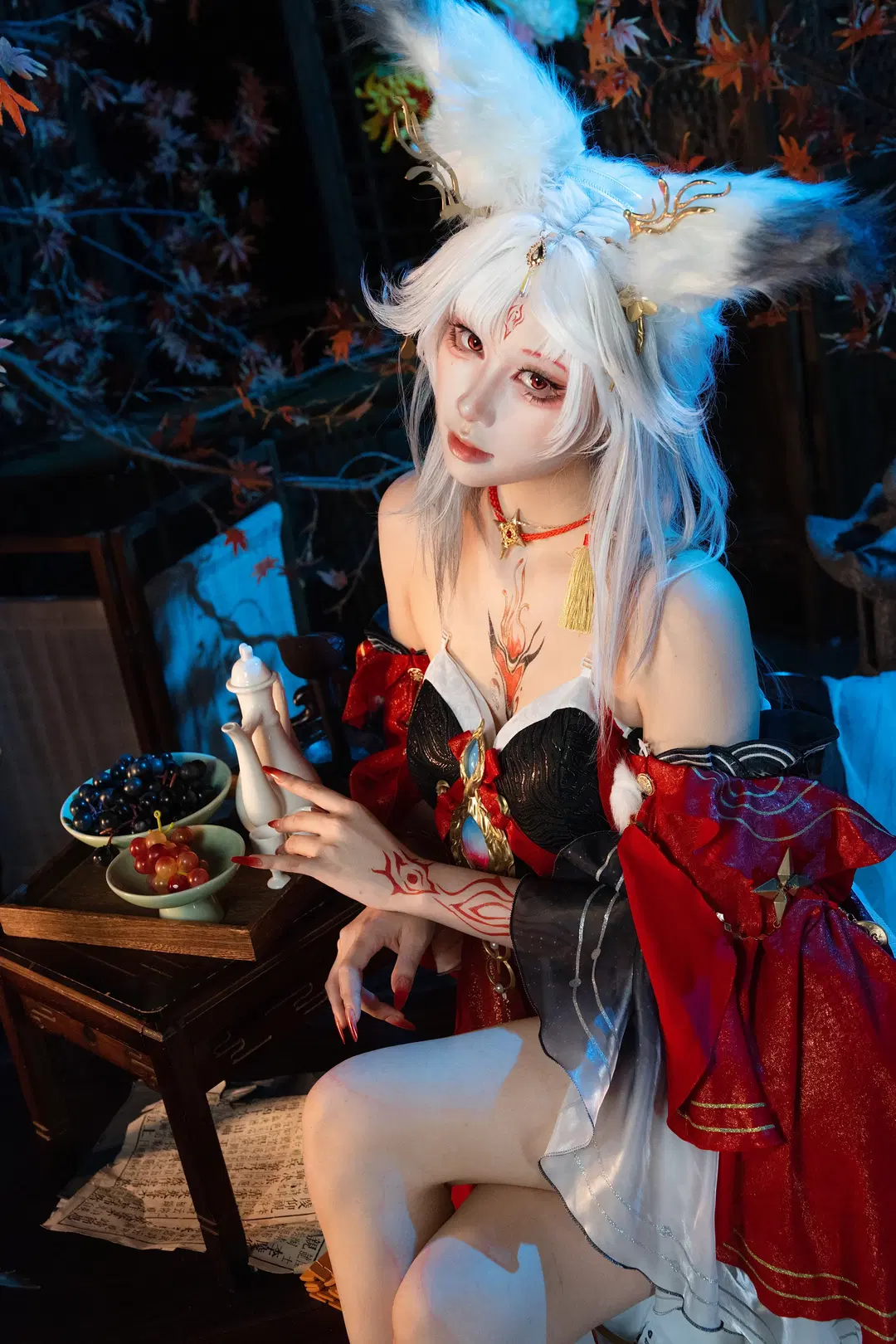 Hsin cosplay Wuthering Waves Red, Black, White, Gold Autumn Maple Fantasy Realm by 梁有幸（正片版 - Image 7
