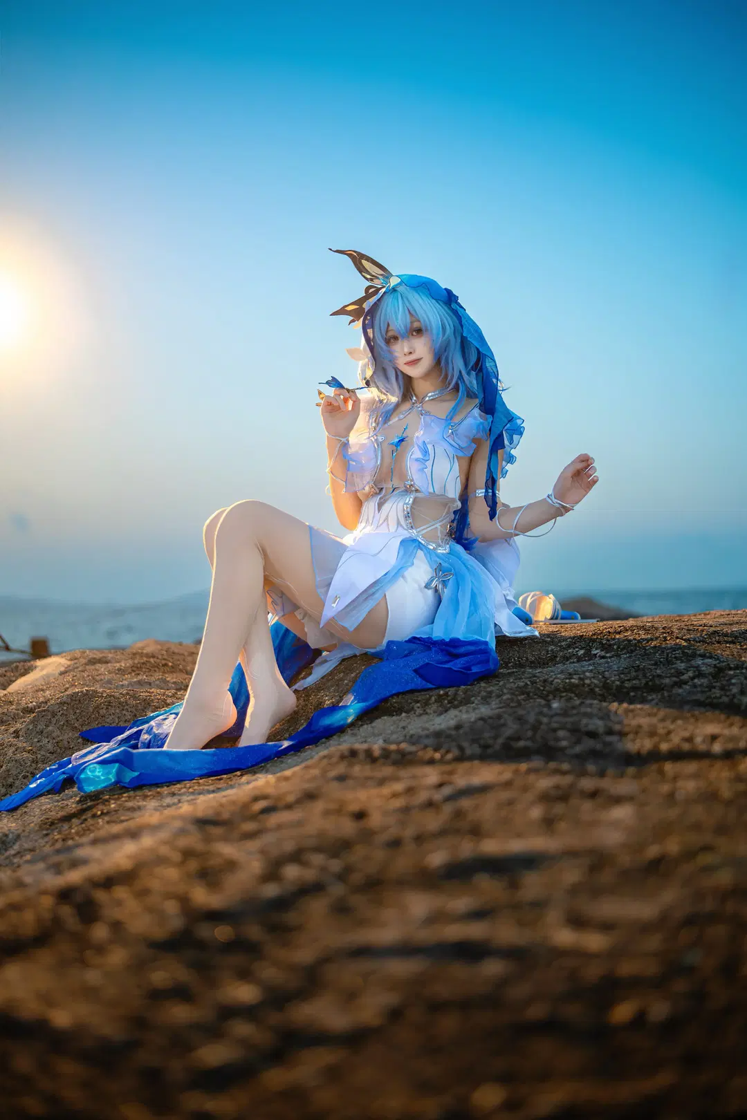 Wuthering Waves, The Shorekeeper cosplay, White stockings, Game cosplay, seaside cosplay photography