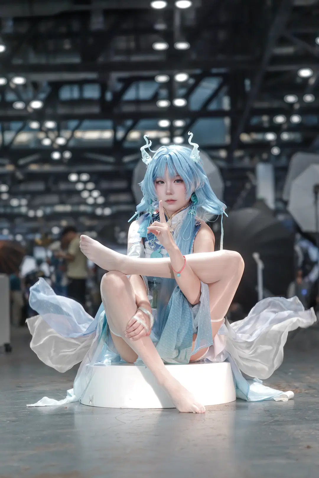 【清宵cos】鳴潮清宵的漫展現場，挑戰懸空盤腿姿態 - 影D丶Camera - 第2張