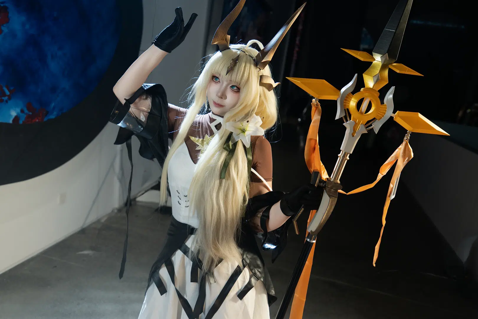 [Reed the Flame Shadow cosplay] Arknights convention photos, the texture of the staff in hand is truly faithful to the original by 花花花花花凉 - Image 2