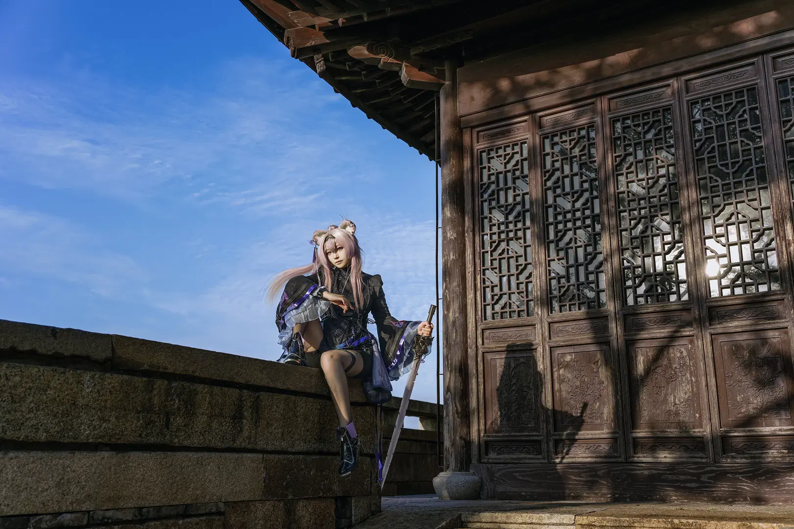 [Lin Yuxia cosplay] Arknights Yesterday's Sea: Sword-Wielding Moments Beneath Light and Shadow by 花花花花花凉 - Image 3