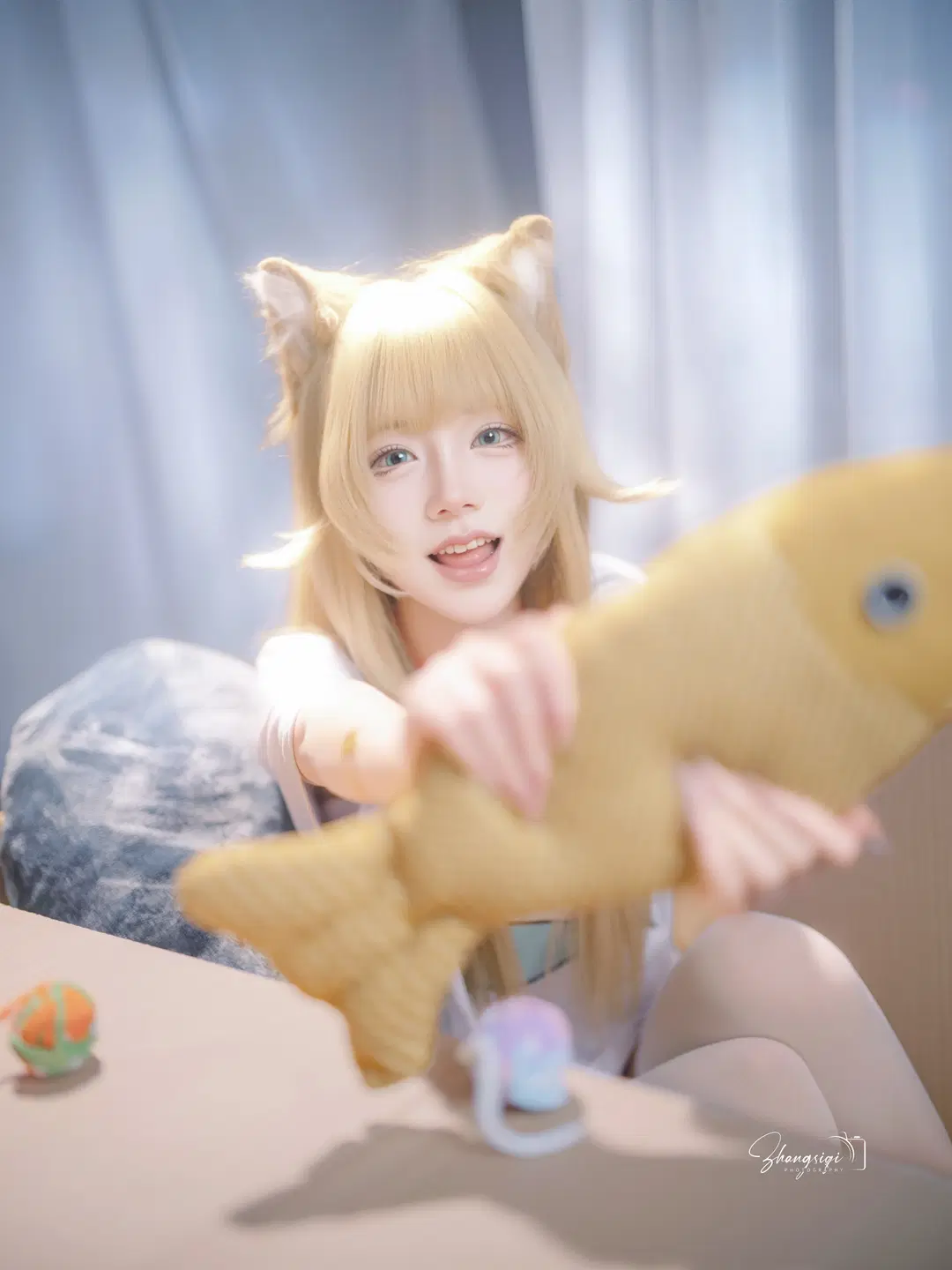 金髪白タイツの猫耳少女によるダンボール写真、陽だまりのひととき - 坏坏孩子琦 - 4枚目