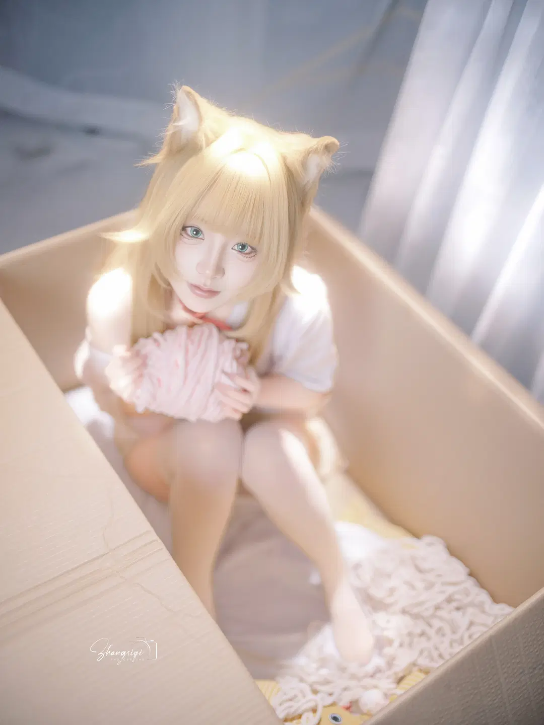 【黃豆粉貓娘cos】紙箱裡抱著魚的白色絲襪貓貓 - 坏坏孩子琦 - 第6張