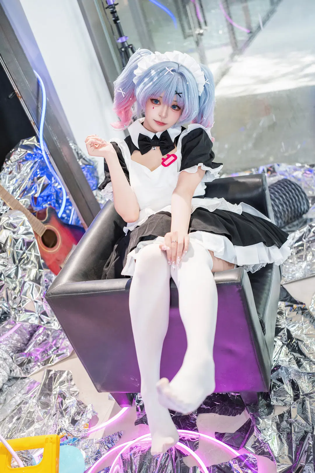 初音ミク ボーカロイド『ラビットホール』メイド服、サイバーパンクのネオン空間で魅せるコスプレ撮影 - 爱用富士的牛牛 - 5枚目