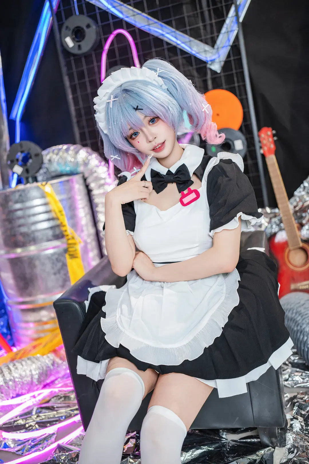 初音ミク ボーカロイド『ラビットホール』メイド服、サイバーパンクのネオン空間で魅せるコスプレ撮影 - 爱用富士的牛牛 - 7枚目