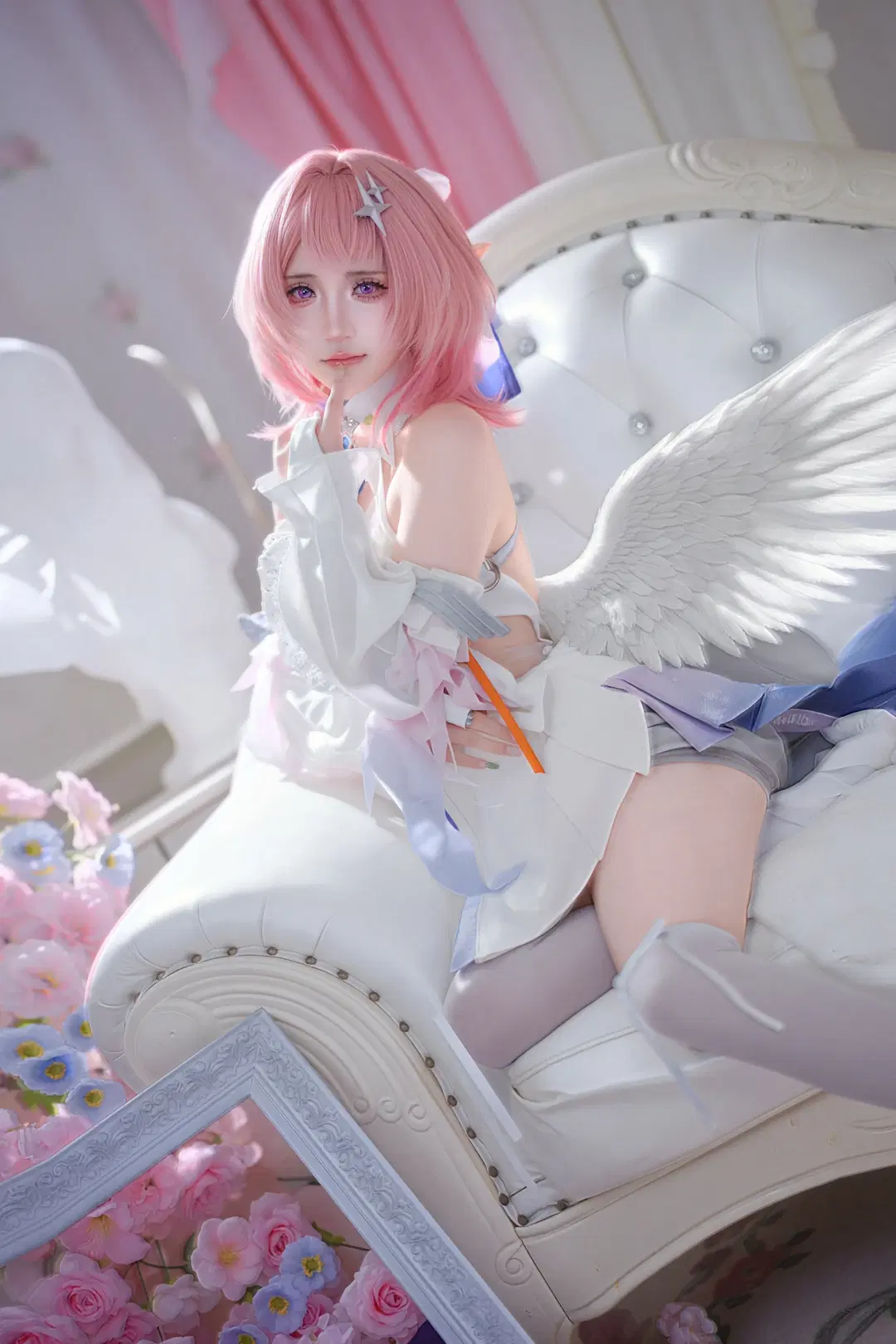 『ゼンレスゾーンゼロ』レミエール コスプレ、幻想的なピンクのスタジオに舞い降りた純白の天使 - 店长DD📷 - 5枚目
