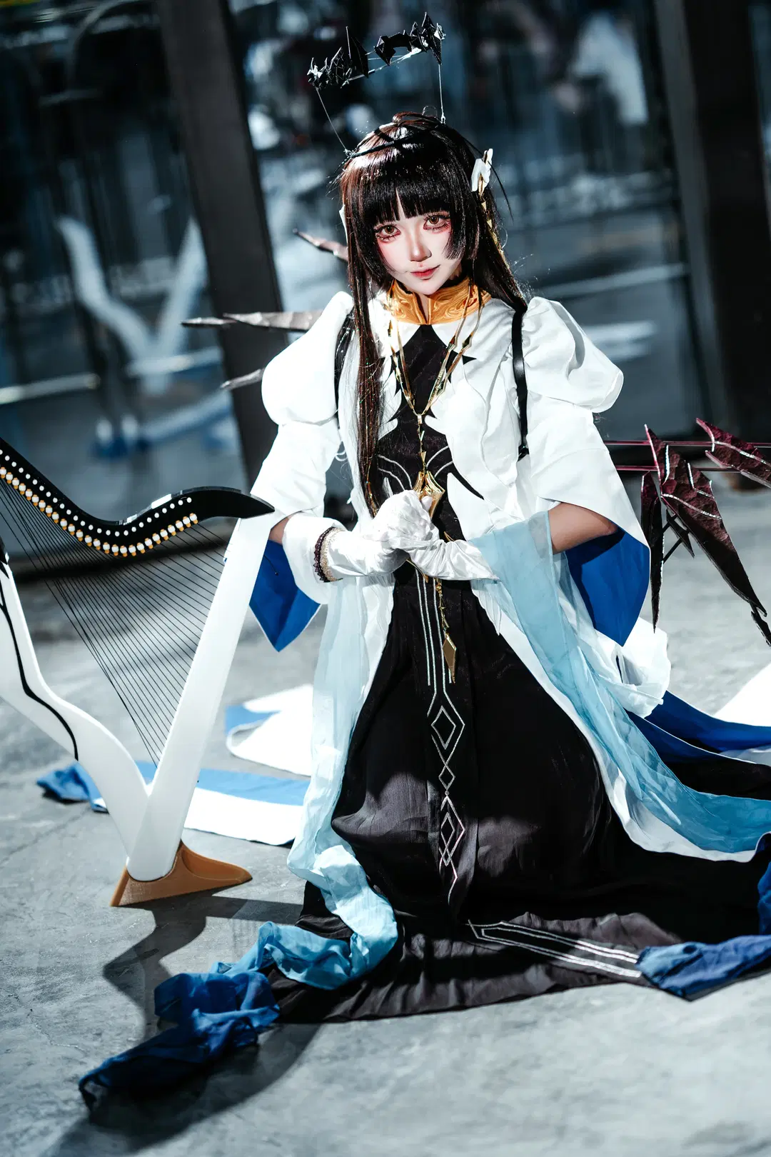 [Arknights cosplay] CICF Convention Live Recap: The Collision of Black, White, Gold Aesthetics and the Harp by zbw-满满满满 - Image 7