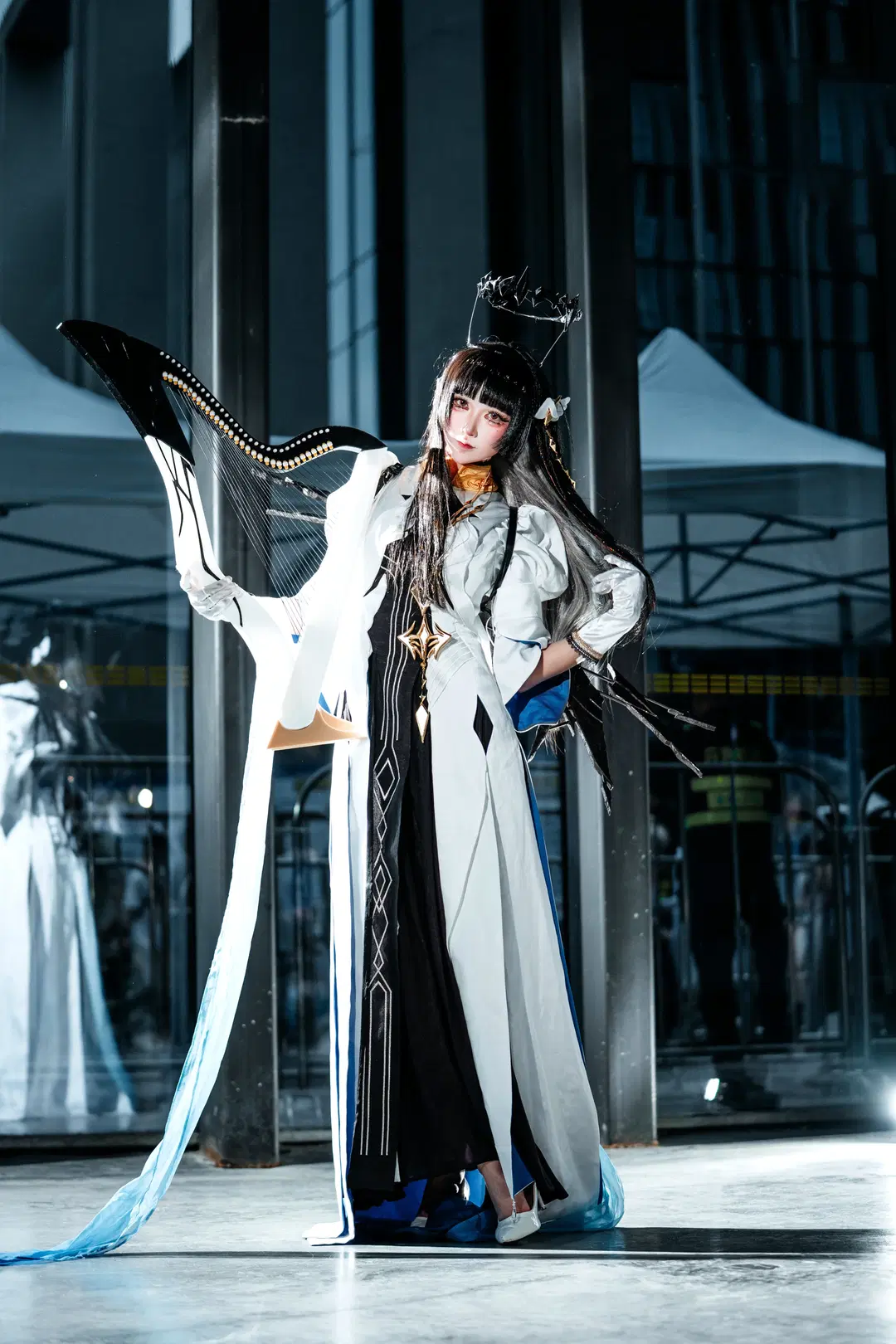 [Arknights cosplay] CICF Convention Live Recap: The Collision of Black, White, Gold Aesthetics and the Harp by zbw-满满满满 - Image 9
