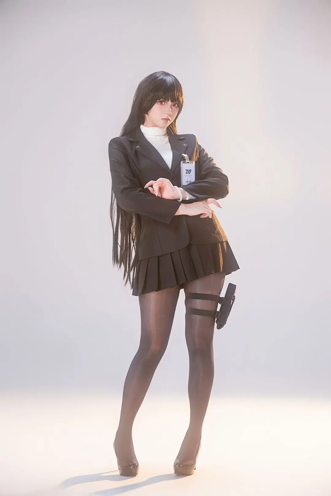 Blue Archive Tsukatsuki Rio Cosplay: The Interplay of Sharp Sophistication and Latent Danger in Suit and Stockings by 面团sama - Image 3