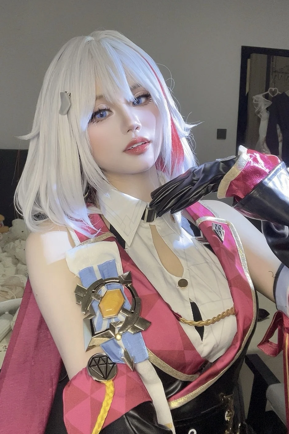 【トパーズ コスプレ】『崩壊：スターレイル』敏腕幹部のエリートな佇まい