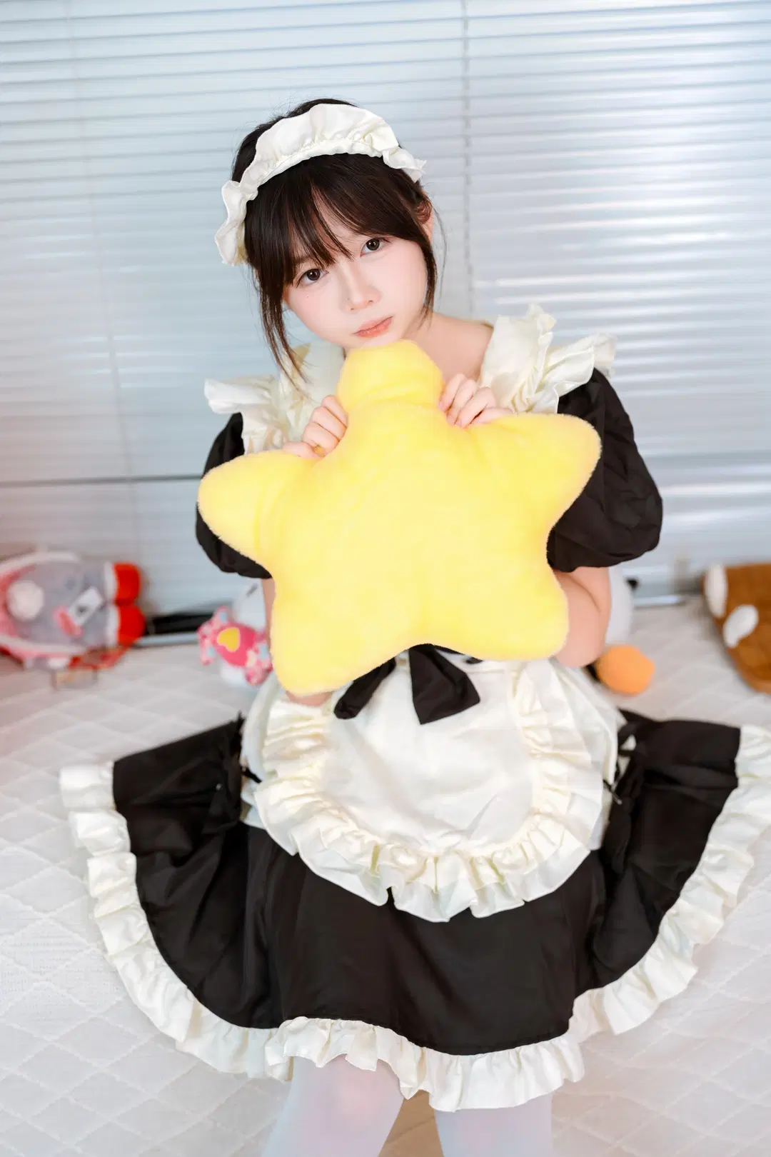 Black and White Maid Outfit Paired with White Stockings: Freezing Everyday Cuteness in Cozy Scenes by 小红帽 - Image 2
