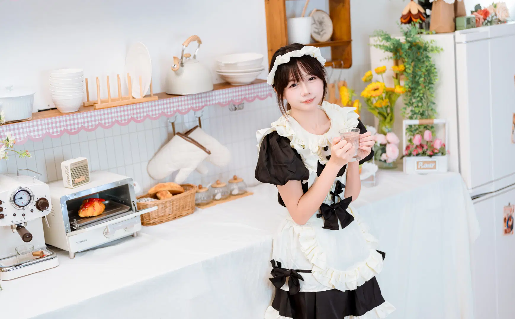 Black and White Maid Outfit Paired with White Stockings: Freezing Everyday Cuteness in Cozy Scenes by 小红帽 - Image 5