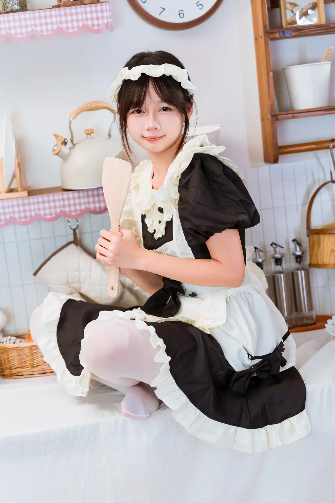 Black and White Maid Outfit Paired with White Stockings: Freezing Everyday Cuteness in Cozy Scenes by 小红帽 - Image 6