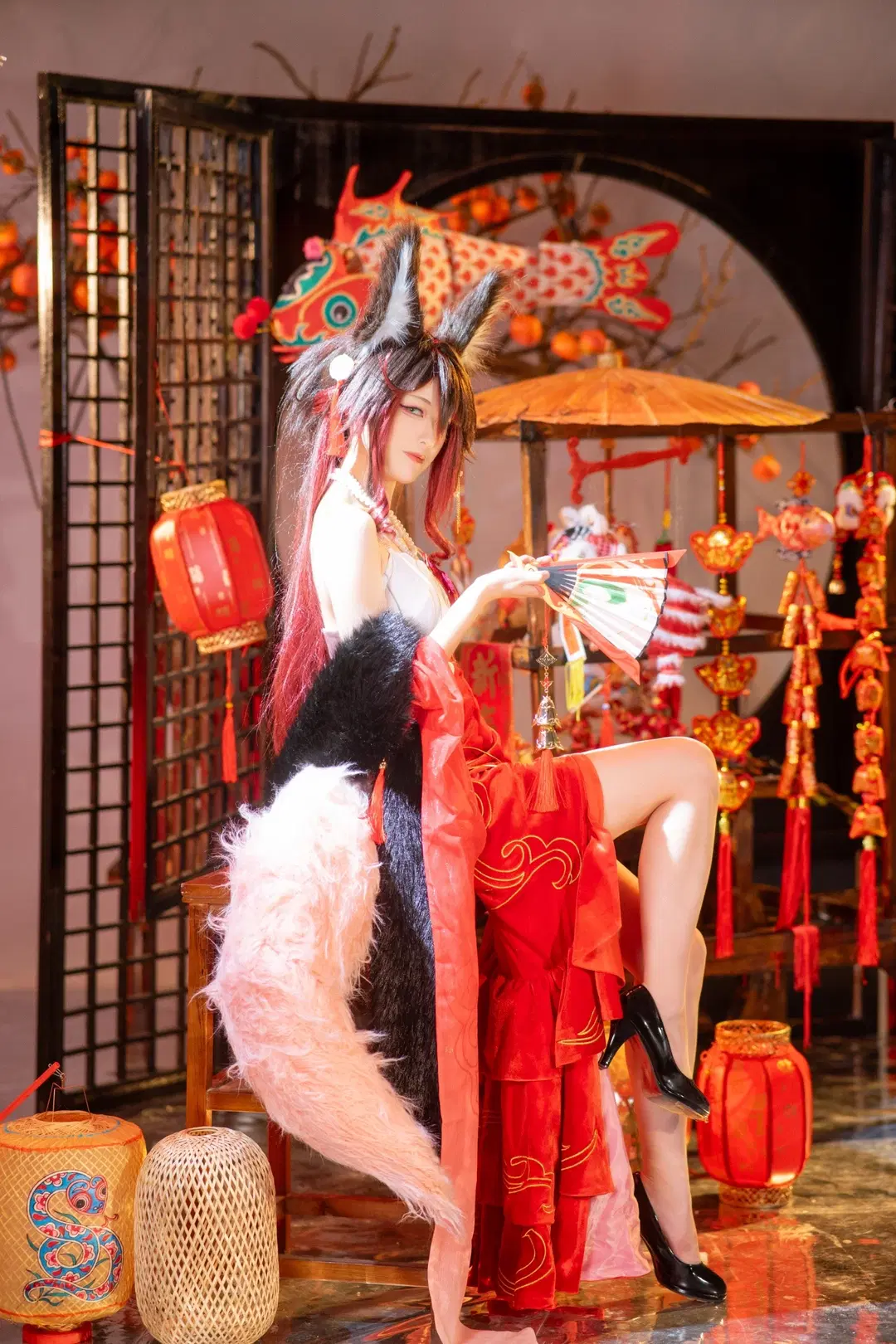 [Tingyun cosplay] A Flawless Clash of Red-and-White Oriental Charm, Fox Ears, and Fluffy Tails