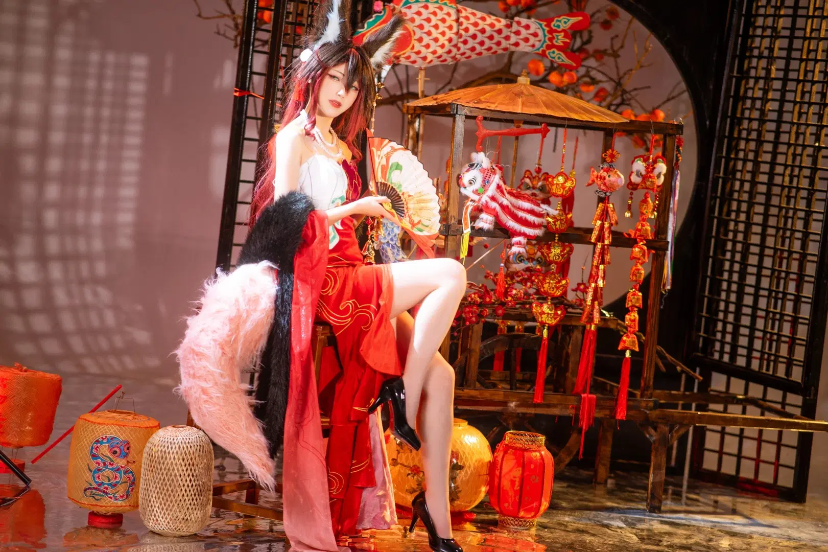 [Tingyun cosplay] A Flawless Clash of Red-and-White Oriental Charm, Fox Ears, and Fluffy Tails by 蛇生伊夕 - Image 3