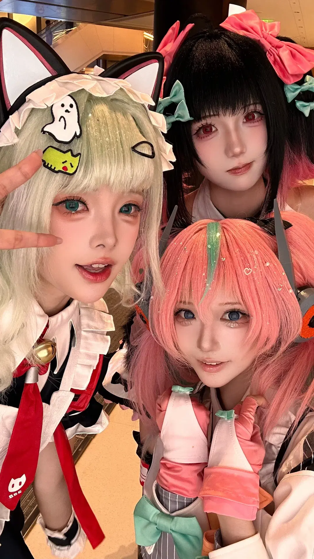 [Sunna cosplay] Joyful Dining Moments with the Angels of Delusion Members in Zenless Zone Zero by 六幺幺 - Image 2